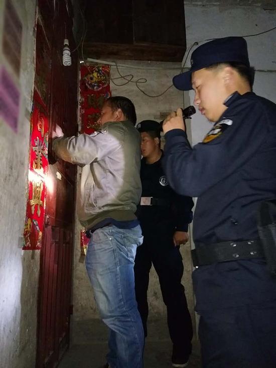 平顶山粗心妈妈误将幼女锁家中 