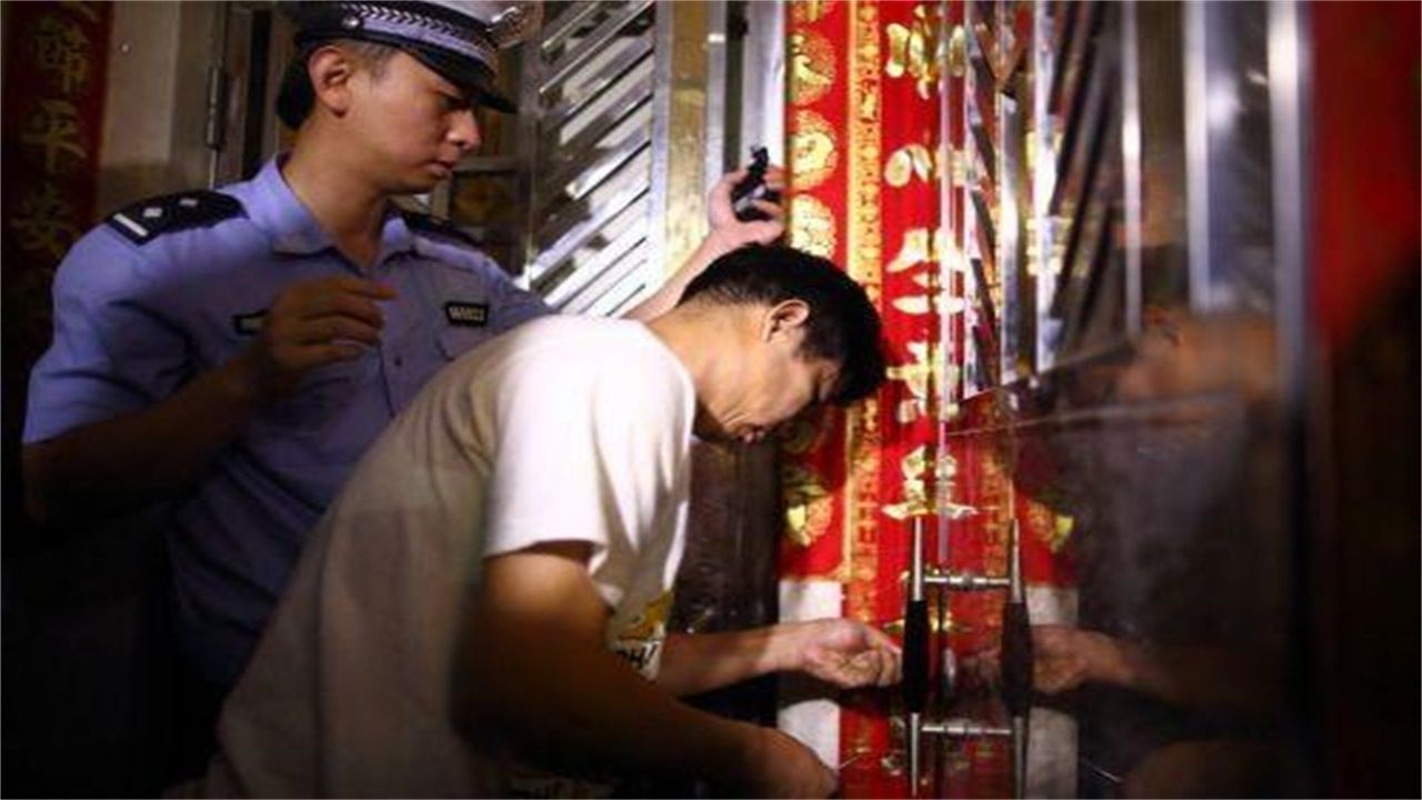 平顶山请开锁师傅开了锁后，师傅